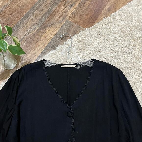 Soft Surroundings Half Moon Bay Embroidered Scallop Boho Button-Up Blouse - Picture 5 of 9